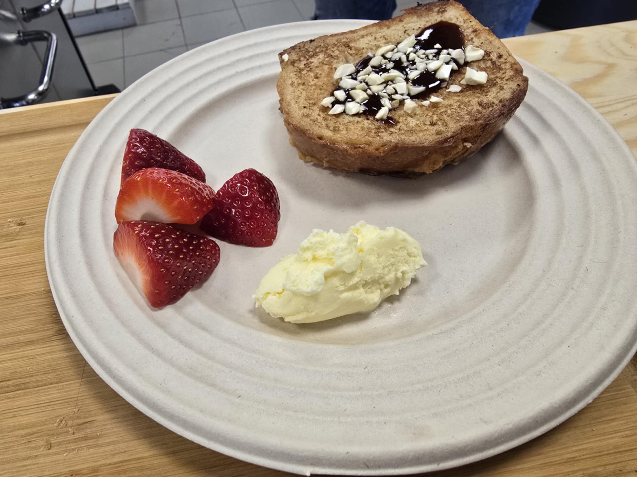photo du pain perdu avec fruit